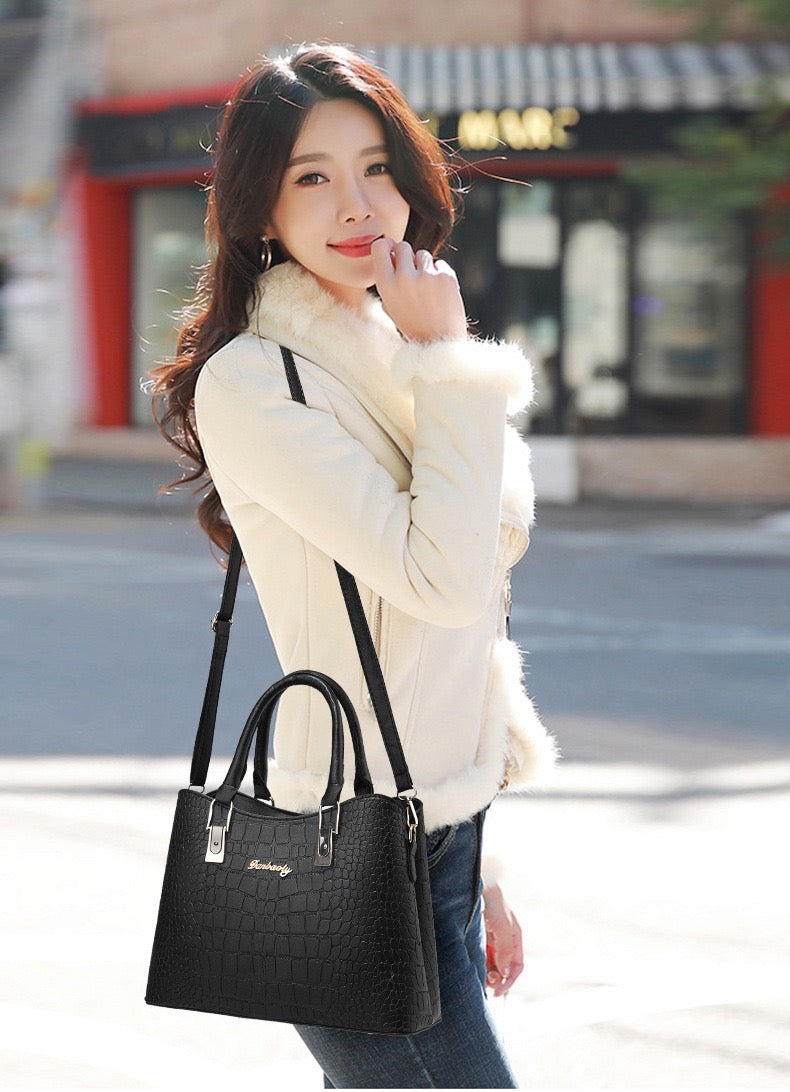 Black Purse 671